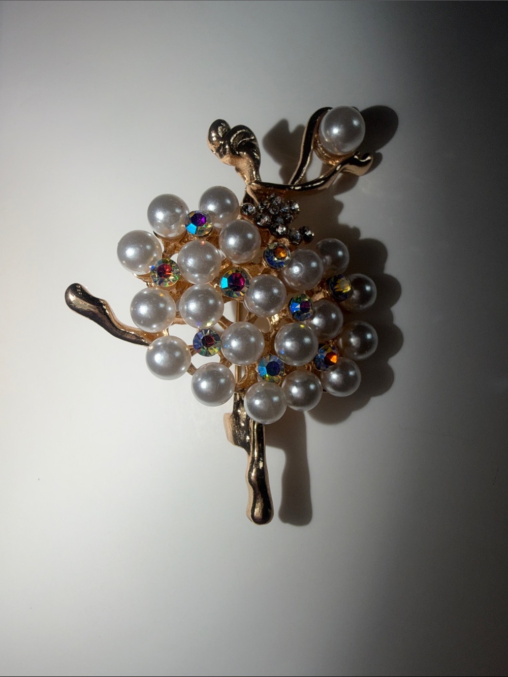 Preloved Pearl Cluster Gold-Tone Brooch with Aurora Rhinestones